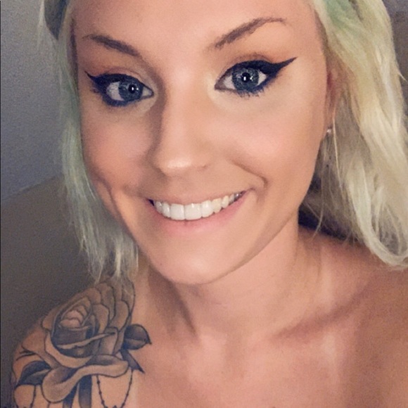 Meet your Posher, Linnaea - Picture 1 of 1